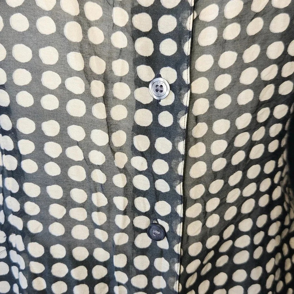 Isaac Mizrahi Black & White Button Down Top - Picture 10 of 14